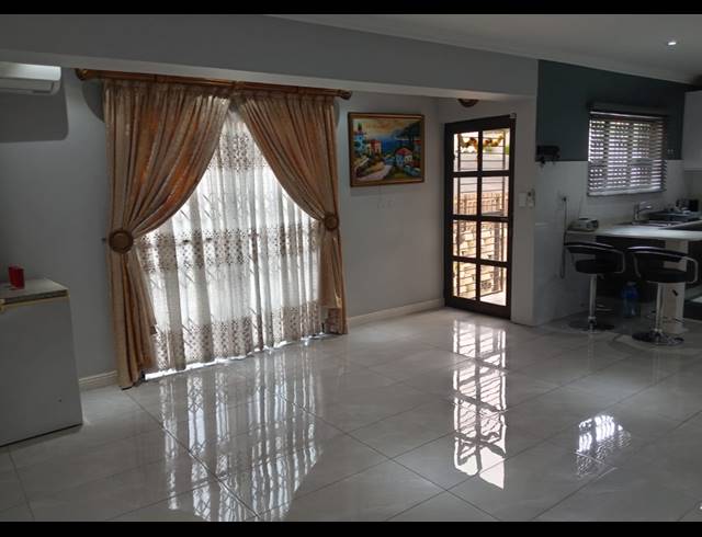 2 BEDROOM APARTMENT FOR SALE IN QUEENSBURGH CENTRAL
